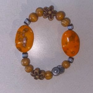 Elastic beaded bracelet